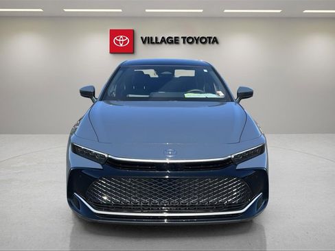 Certified 2025 Toyota Crown Limited image 8