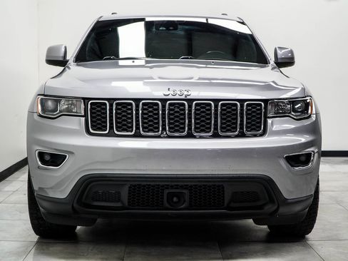 Used 2021 Jeep Grand Cherokee Laredo image 7