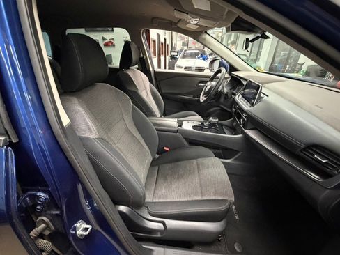 Used 2023 Nissan Rogue SV image 35