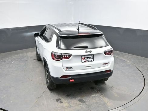Used 2025 Jeep Compass Trailhawk image 43