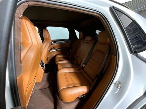 Certified 2019 Porsche Cayenne Turbo AWD/4WD image 22