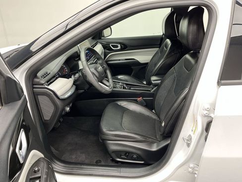 Used 2023 Jeep Compass Limited AWD/4WD image 3