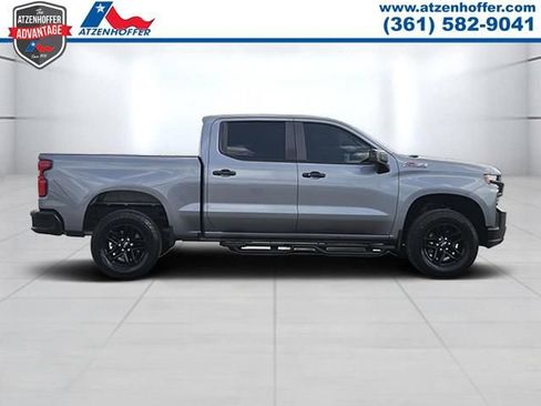 Used 2022 Chevrolet Silverado 1500 LT Trail Boss w/ LPO, Dark Essentials Package AWD/4WD image 2