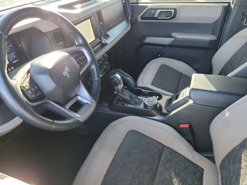 Used 2022 Ford Bronco Wildtrak image 3