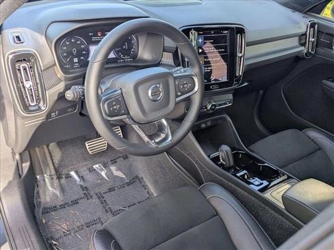 Used 2022 Volvo XC40 T5 R-Design w/ Climate Package AWD/4WD image 10