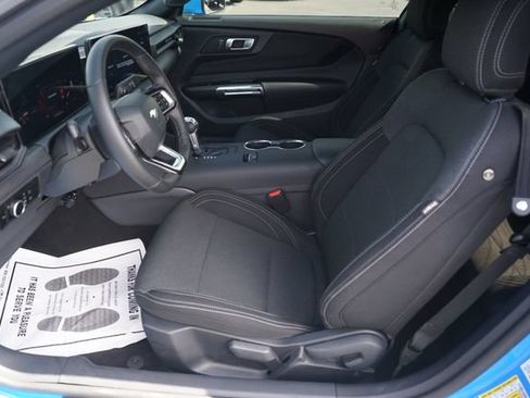 Used 2025 Ford Mustang Coupe RWD image 9