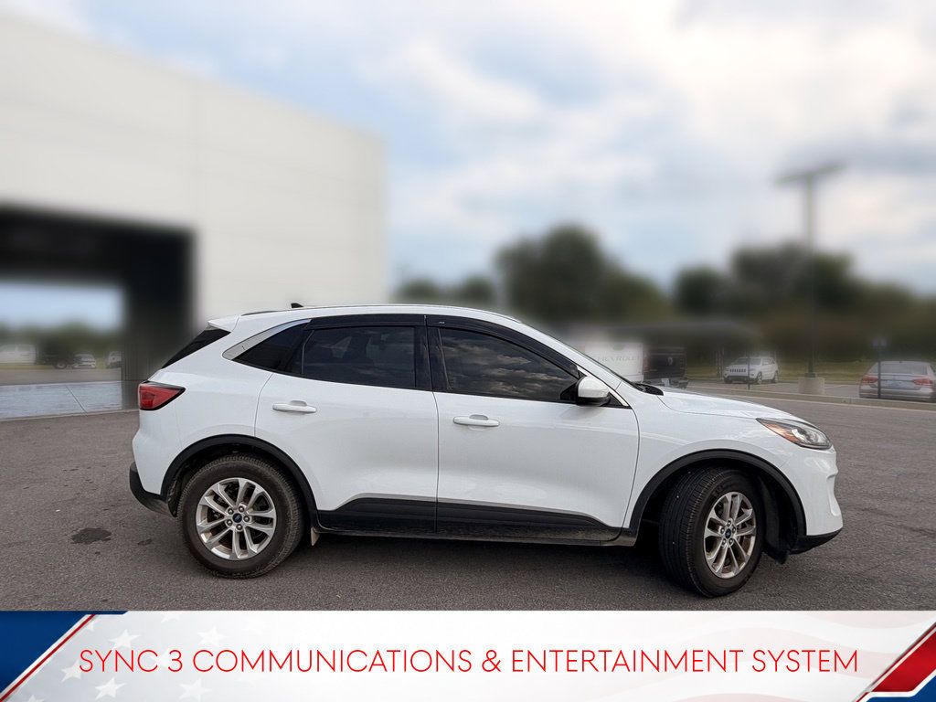 Used 2020 Ford Escape SE FWD image 2