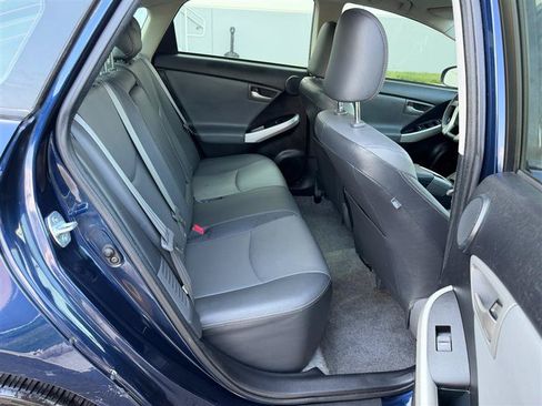Used 2015 Toyota Prius Five w/ Advanced Technology Package FWD image 39