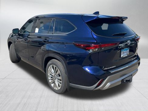 Certified 2026 Toyota Highlander Platinum AWD/4WD image 4