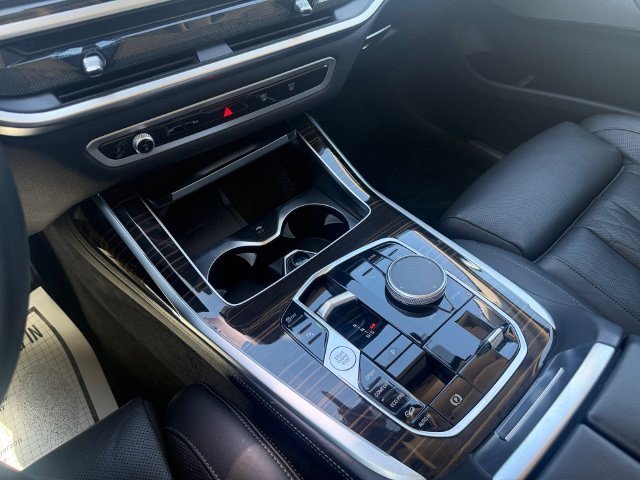 Used 2025 BMW X7 xDrive40i AWD/4WD image 24