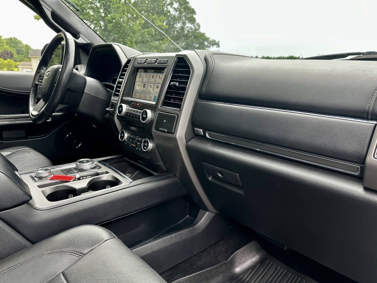 Used 2018 Ford Expedition XLT w/ Equipment Group 202A AWD/4WD image 16