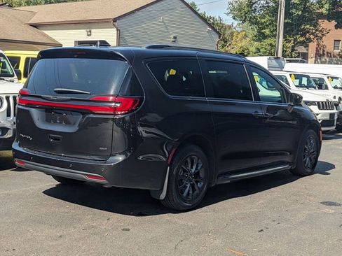 Certified 2021 Chrysler Pacifica Touring-L w/ S Appearance Package image 3