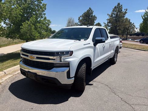 Used 2021 Chevrolet Silverado 1500 LT AWD/4WD image 2