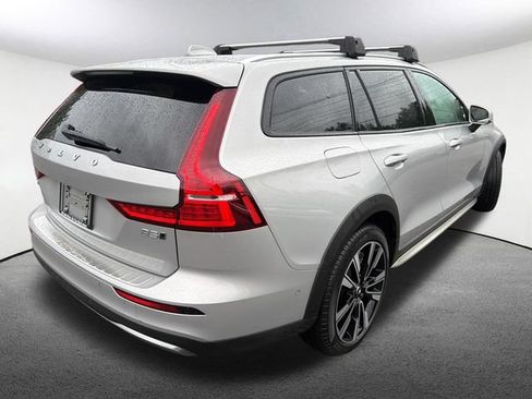 Used 2025 Volvo V60 B5 Cross Country Ultra w/ Protection Package Premier AWD/4WD image 14