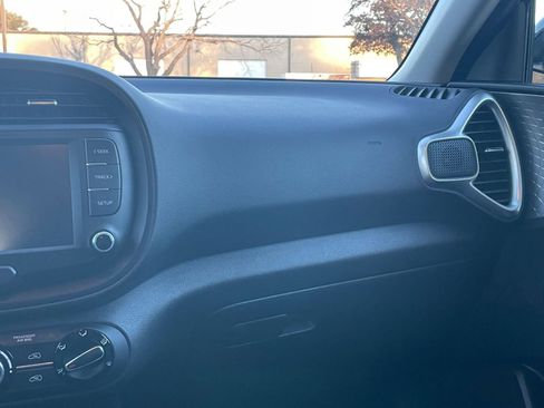 Used 2025 Kia Soul LX w/ LX Technology Package image 35