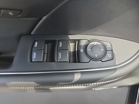 Used 2023 Buick Envision Essence w/ Technology Package I AWD/4WD image 27