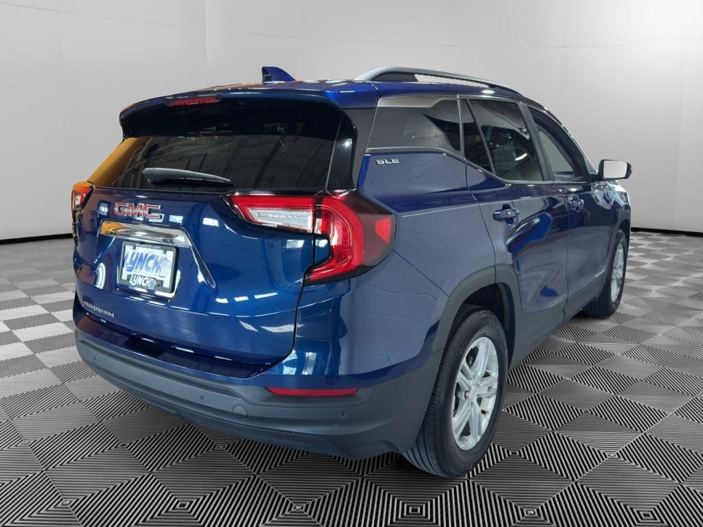 Used 2023 GMC Terrain SLE w/ Driver Convenience Package FWD image 5
