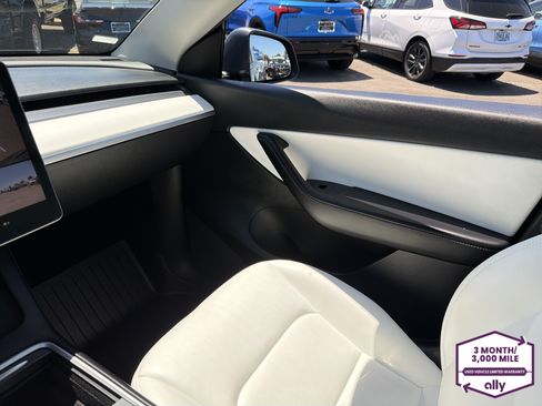 Used 2022 Tesla Model Y Long Range AWD/4WD image 23