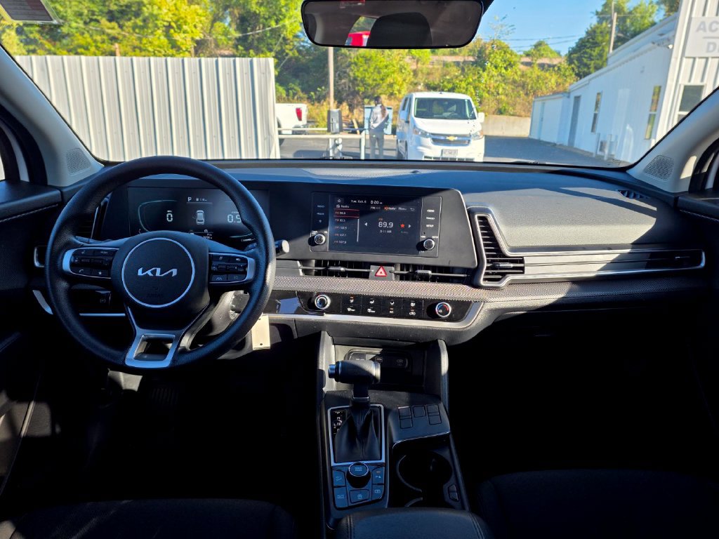 Used 2025 Kia Sportage LX FWD image 28