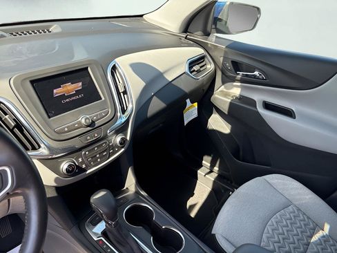 Used 2022 Chevrolet Equinox LT w/ Driver Convenience Package AWD/4WD image 23