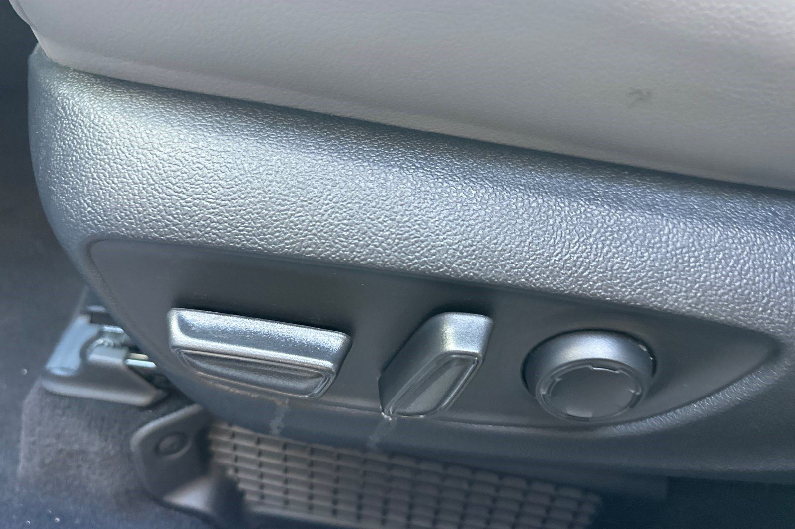 Used 2026 Toyota Sienna XLE FWD image 14