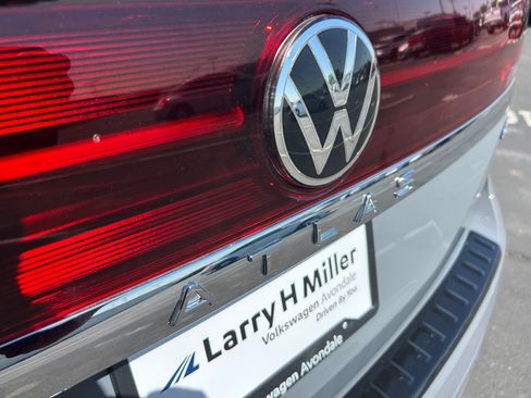Used 2025 Volkswagen Atlas SEL Premium R-Line AWD/4WD image 24