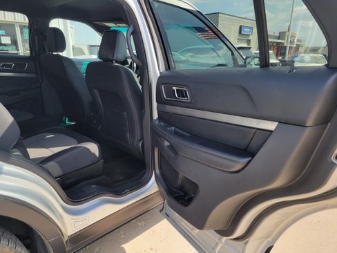 Used 2018 Ford Explorer XLT w/ Equipment Group 201A AWD/4WD image 24