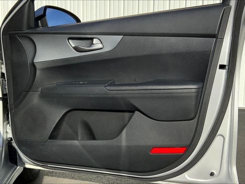 Used 2021 Kia Forte LXS FWD image 22