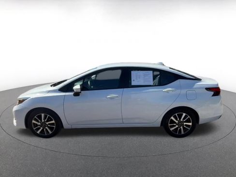 Used 2025 Nissan Versa SV image 9