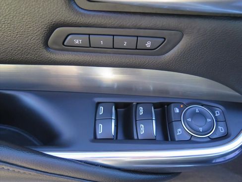 Used 2024 Cadillac XT4 Premium Luxury image 10