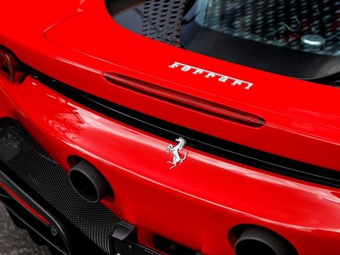 Used 2022 Ferrari SF90 Spider image 13
