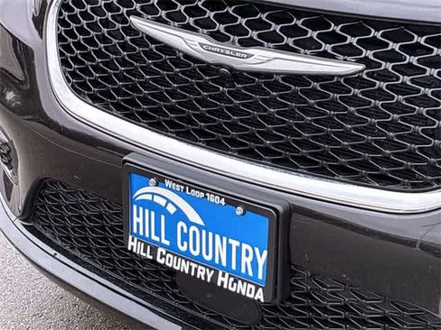 Used 2023 Chrysler Pacifica Limited image 12