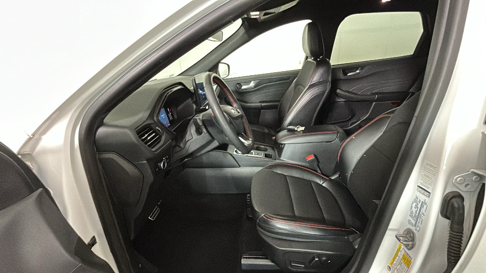 Used 2023 Ford Escape ST-Line w/ Tech Pack #1 AWD/4WD image 13