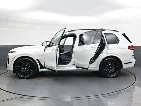 New 2026 BMW X7 M60i image 37
