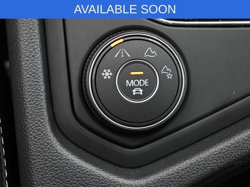 Used 2022 Volkswagen Taos SE AWD/4WD image 27