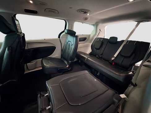 Used 2017 Chrysler Pacifica Touring-L Plus image 22