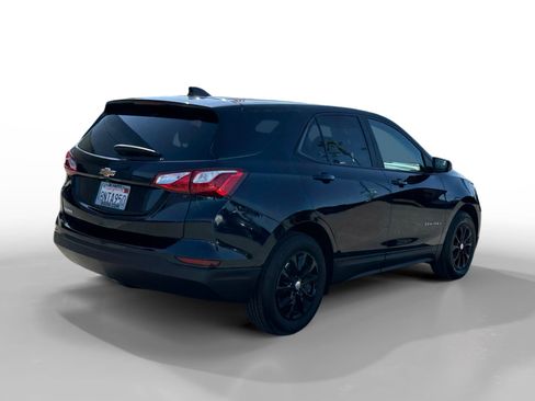 Used 2020 Chevrolet Equinox LS w/ LS Convenience Package FWD image 5
