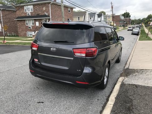 Used 2016 Kia Sedona LX w/ LX Convenience Package FWD image 5