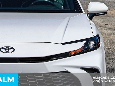 Used 2025 Toyota Camry SE image 15