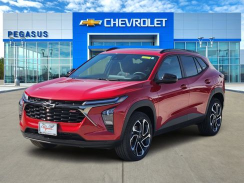New 2026 Chevrolet Trax RS w/ Sunroof Package FWD image 2