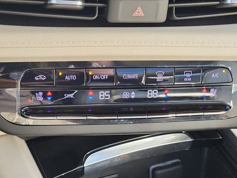 Certified 2023 Buick Envision Avenir image 16