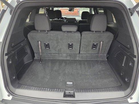 Used 2025 GMC Acadia Elevation image 14