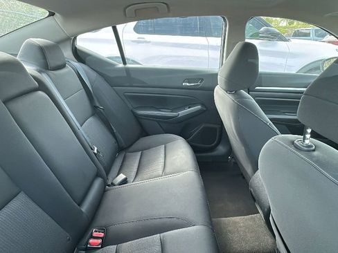 Used 2022 Nissan Altima 2.5 SV image 11