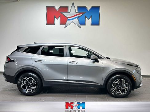 Used 2024 Kia Sportage LX AWD/4WD image 1