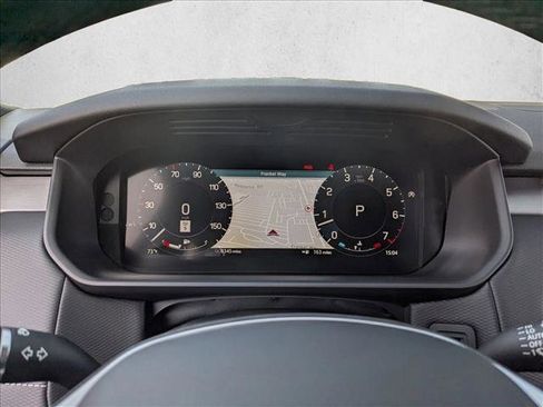 Used 2025 Land Rover Discovery Dynamic SE image 11