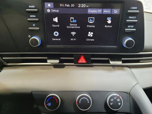 Used 2025 Hyundai Elantra SE image 25