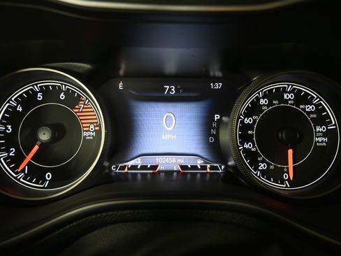 Used 2019 Jeep Cherokee Trailhawk image 25