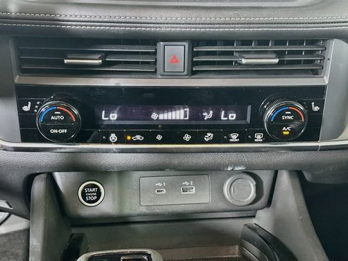 Used 2023 Nissan Rogue SV w/ SV Premium B Package FWD image 24