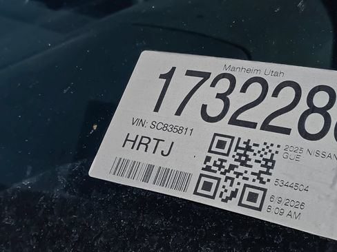 Used 2025 Nissan Rogue SV FWD image 2