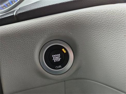 Used 2024 Chrysler Pacifica Touring-L image 24